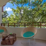 Peggy 2 Bdrm Apt Sleeps 4 Balcony