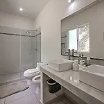 Villa Casa Esmeralda W/ Pool Access & Furnished Patio!