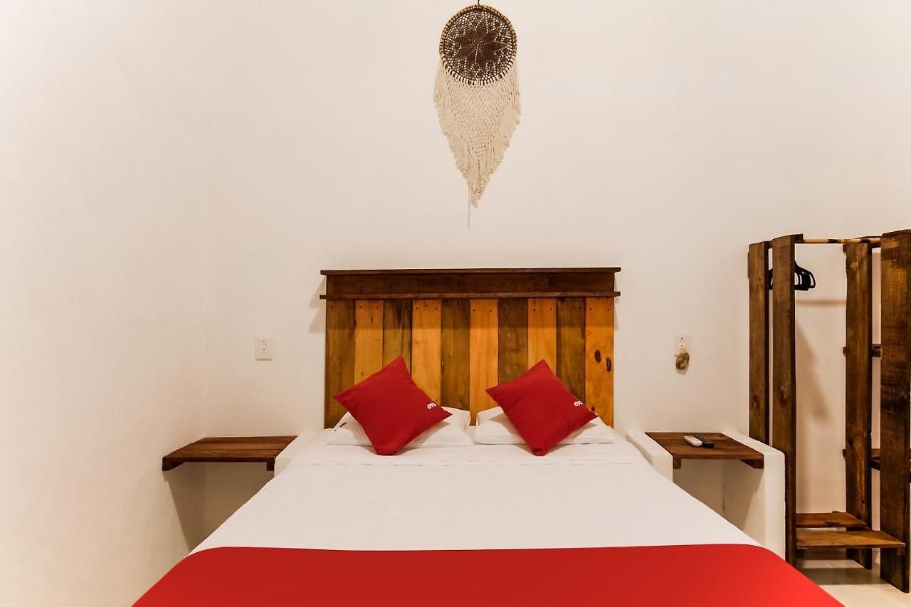 Oyo Jarro Cafe Hotel
