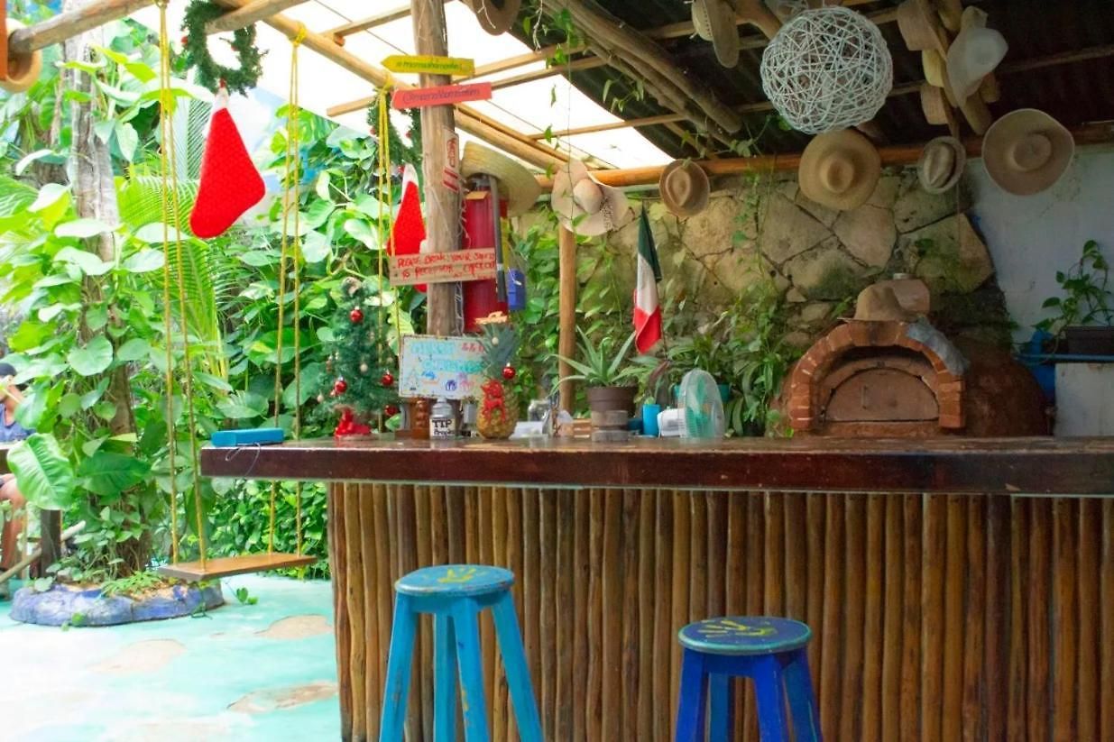 Mama's Hostel *