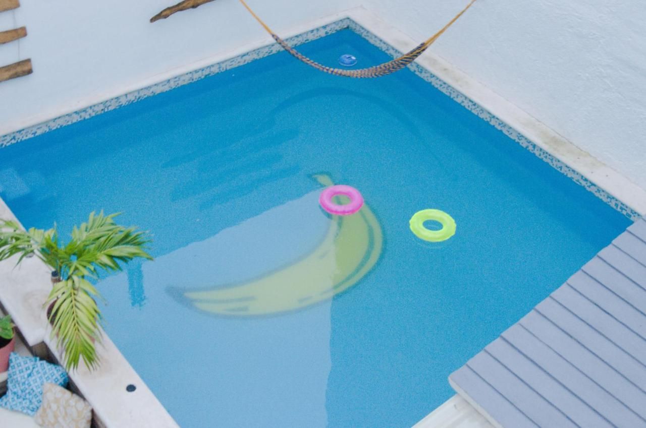 Banana Hotel 2*