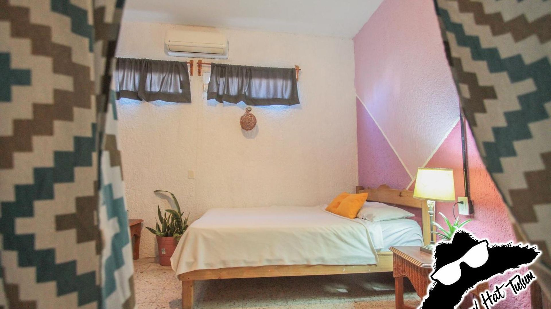 Hostal Straw & Rooftop Bar *