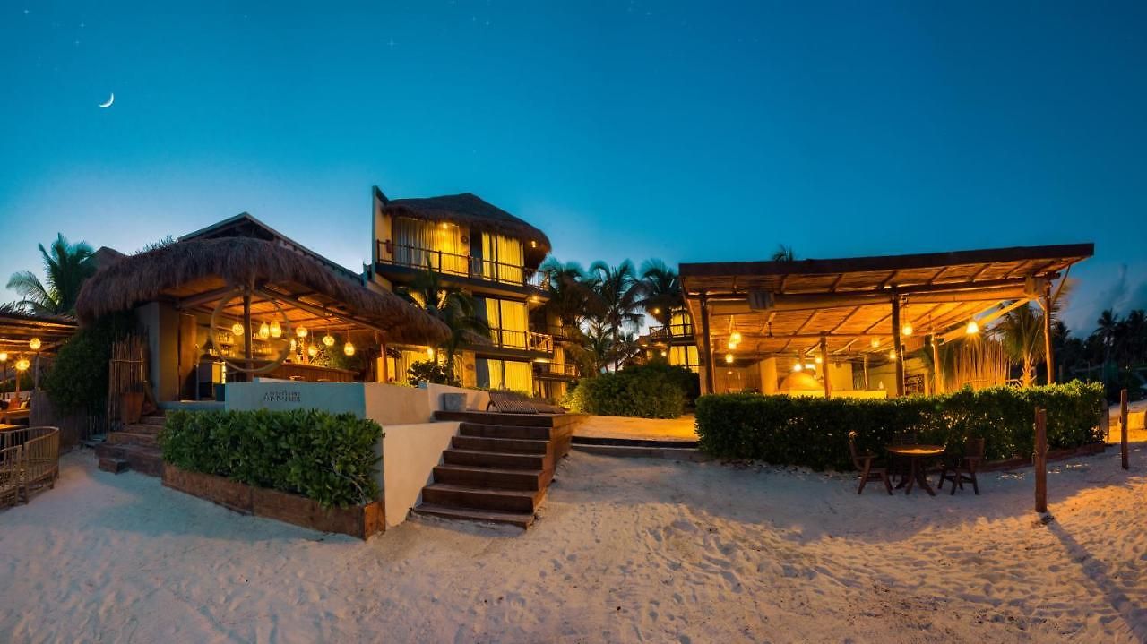 Akkuun - Adults Only 4*