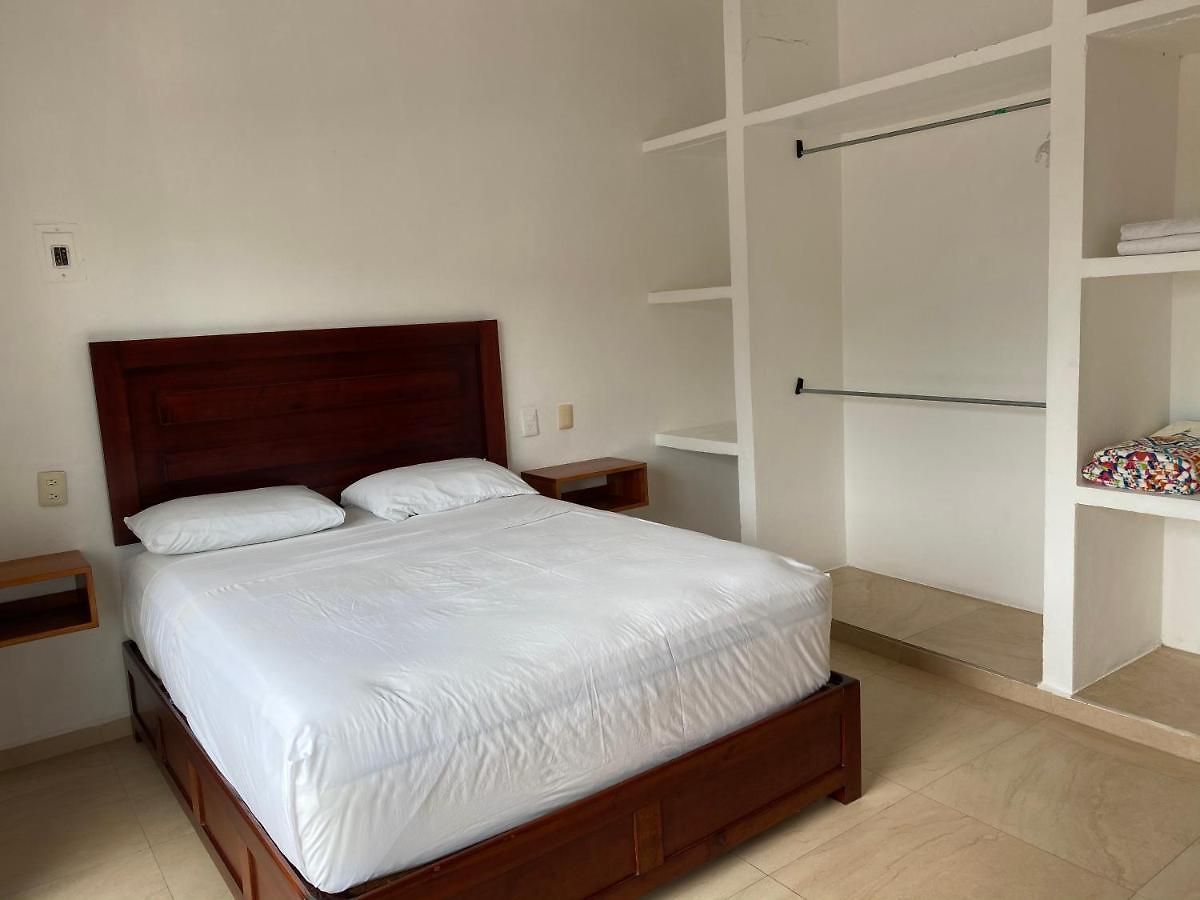 Hotel Malix Pek 2*