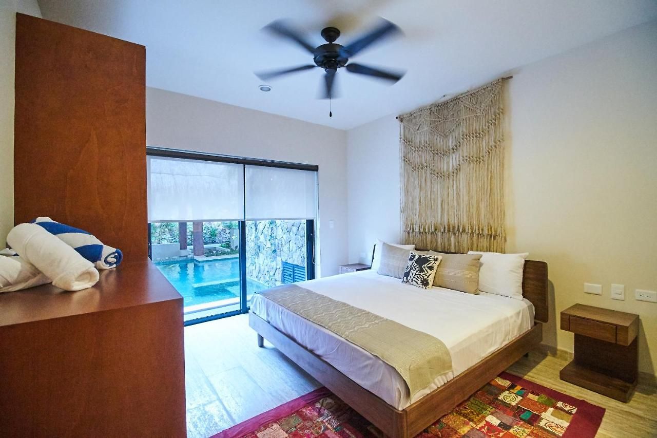 Luxury Poolside Gem With Pool, Jacuzzi & Gym *