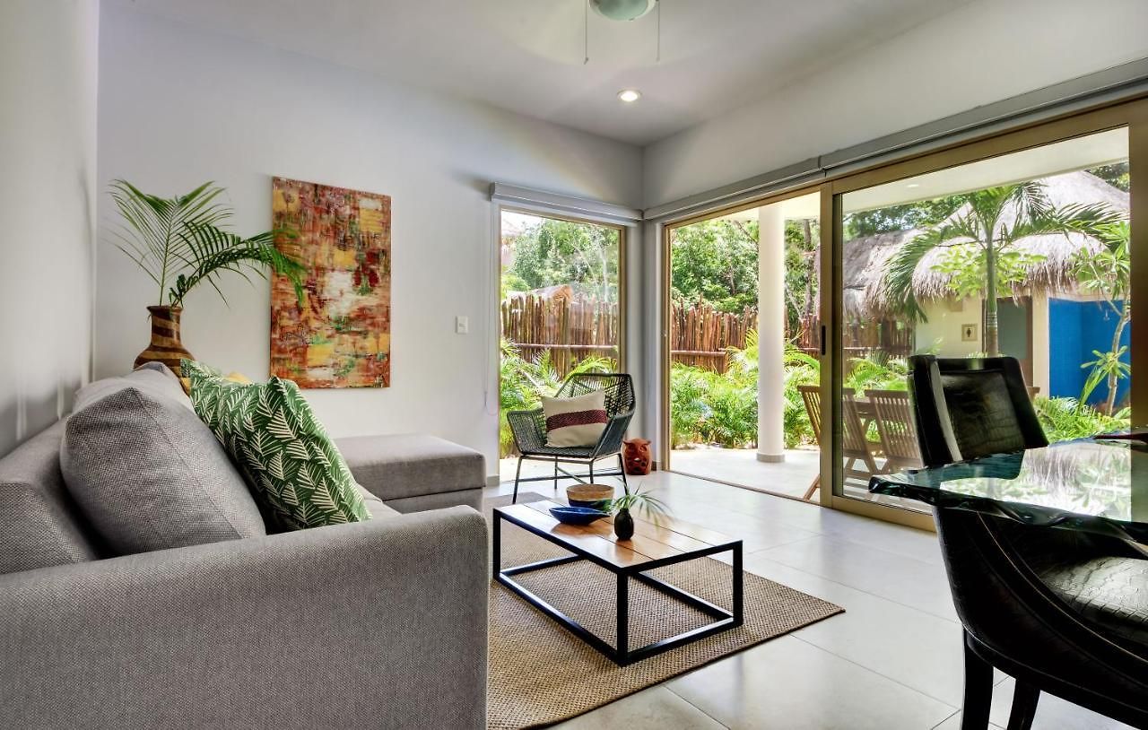 Apartment Poolside Bliss With Private Terrace And Jacuzzi *