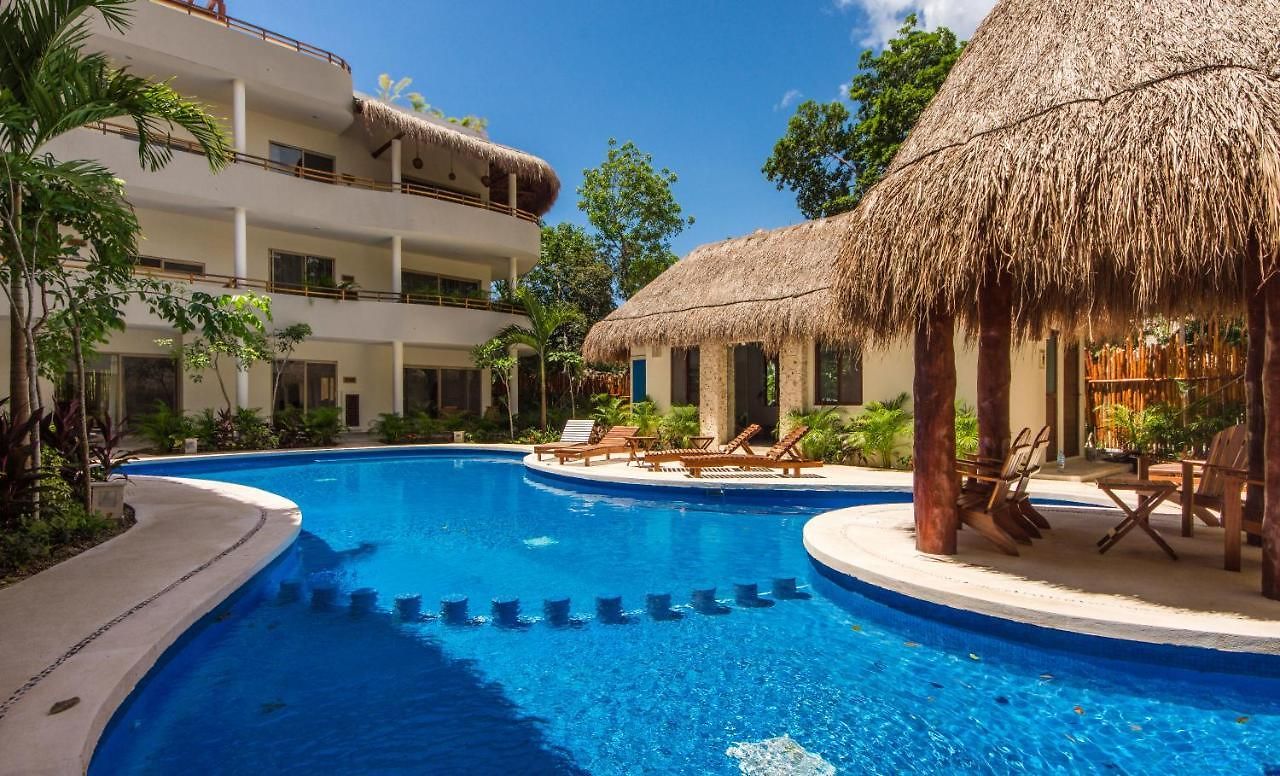 Apartment Poolside Bliss With Private Terrace And Jacuzzi *