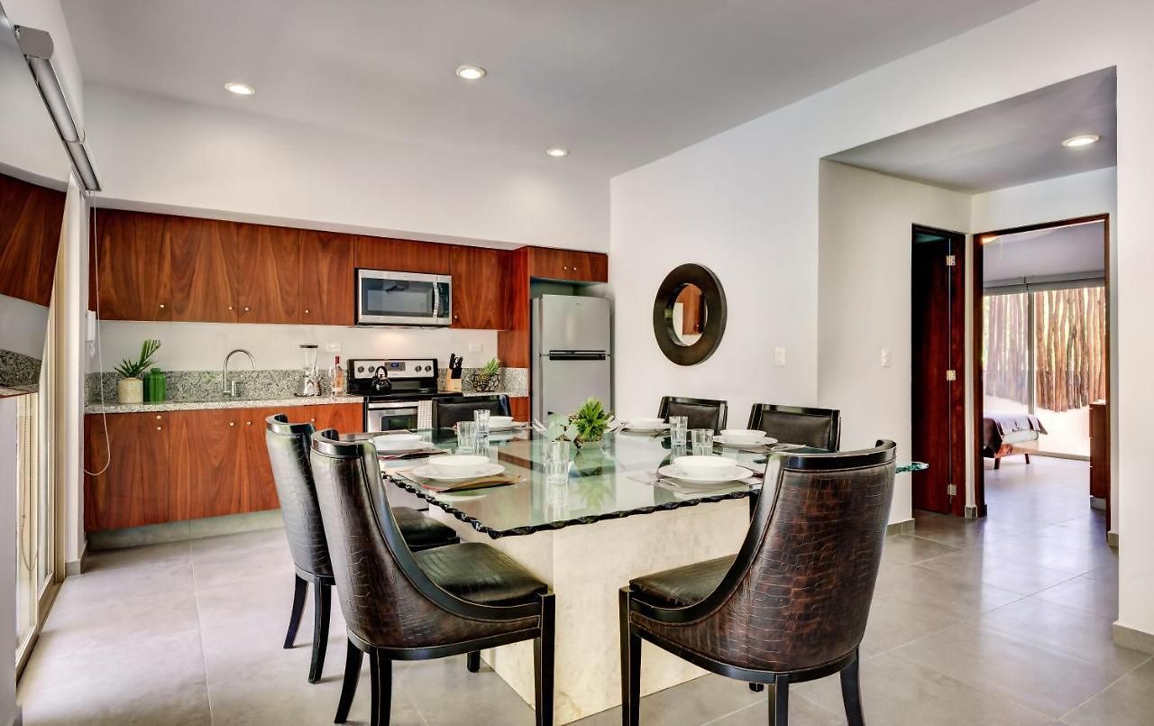 Poolside Bliss With Private Terrace And Jacuzzi Apartment *