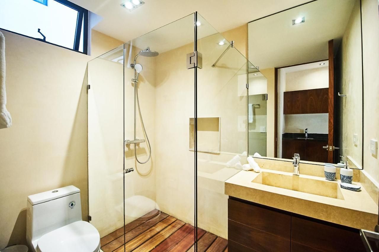 Don Quijote - Private Pool & Club Access