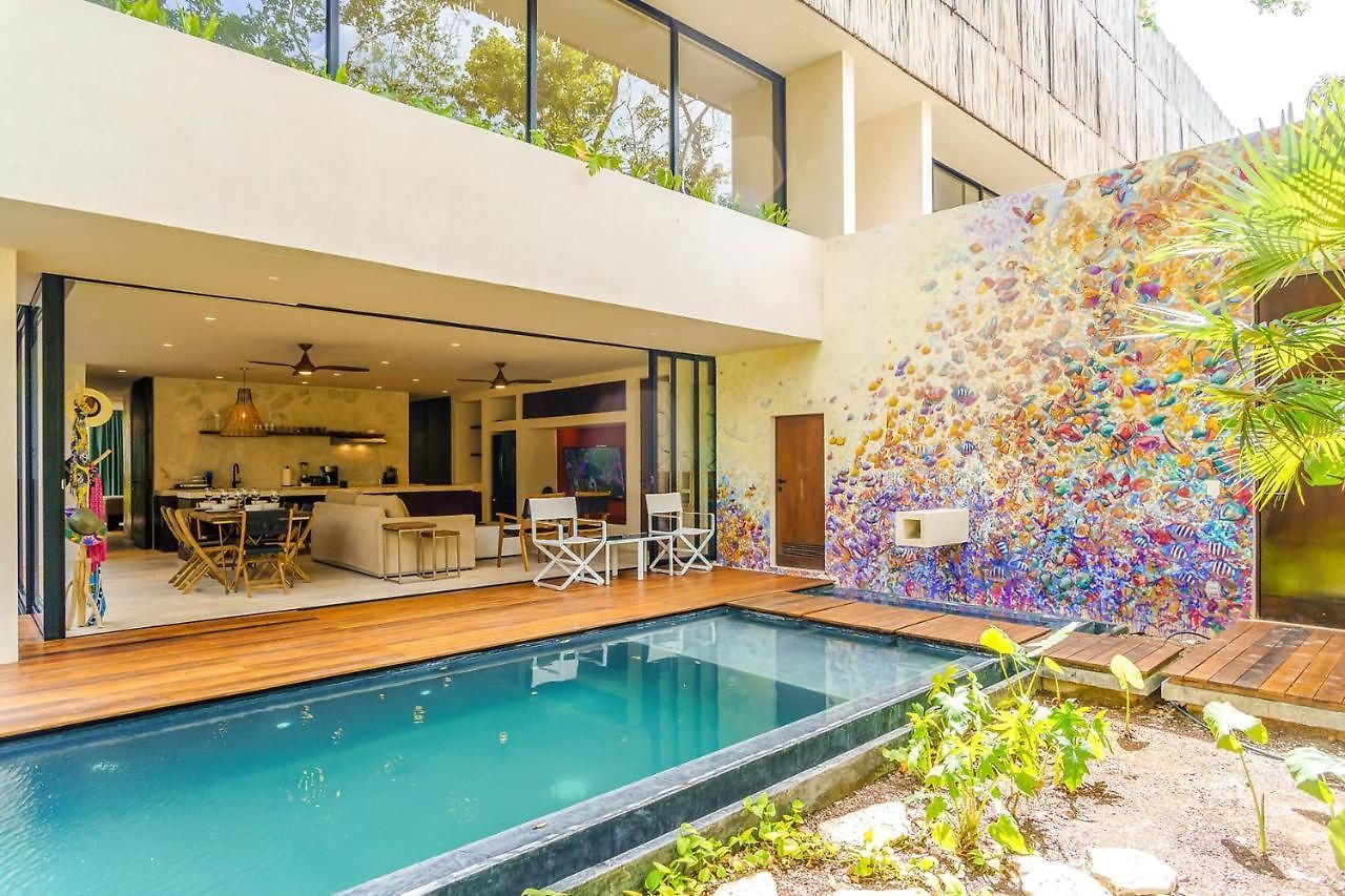Apartment Gorgeous Flowy Space With Wrap-around Private Pool *