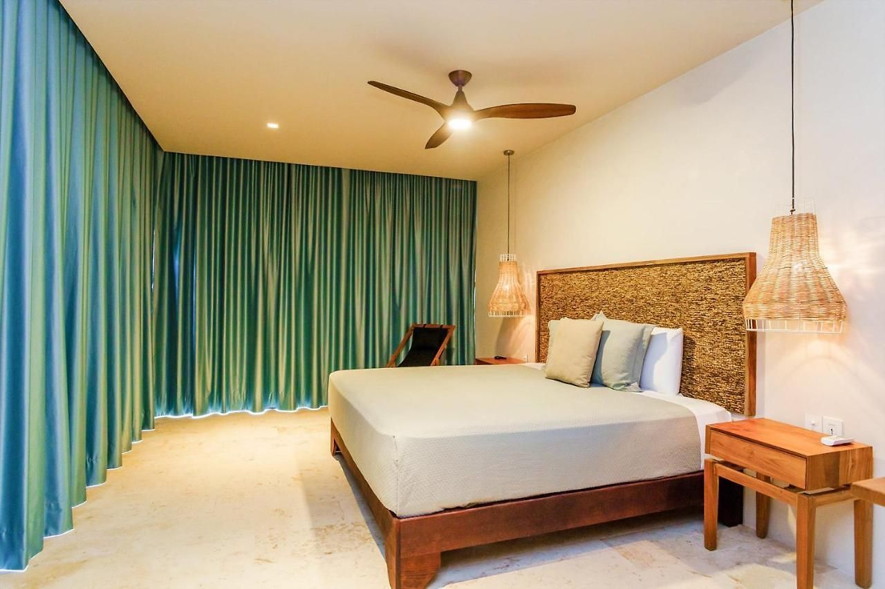 Gorgeous Flowy Space With Wrap-around Private Pool Apartment *