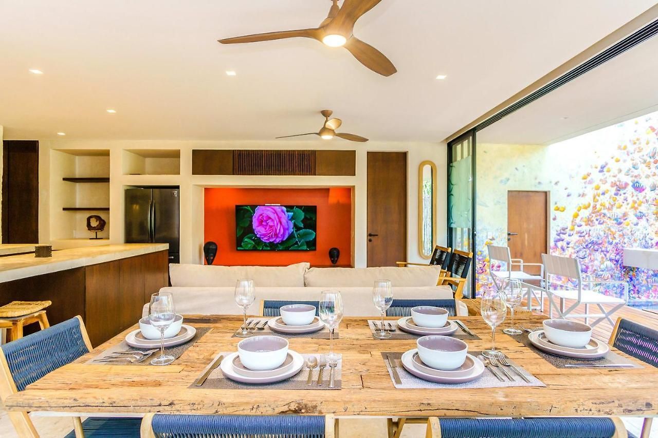 Gorgeous Flowy Space With Wrap-around Private Pool *