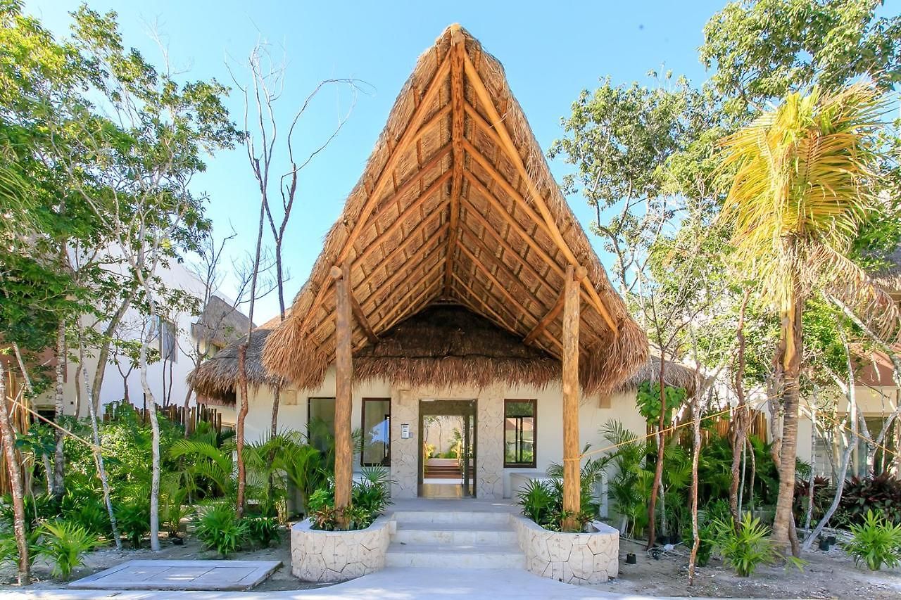 Complex With An Alluring Pool & Tropical Vibes By Stella Rentals! *