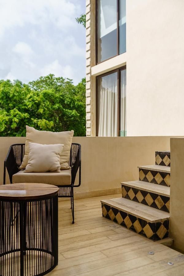 Apartment 205 Perfect Location 3 Bedrooms *