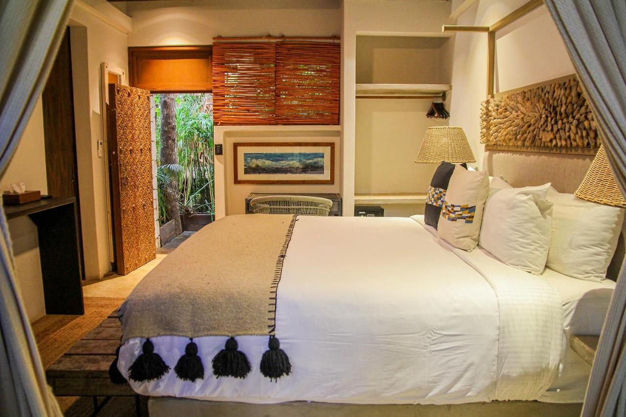 Orchid House Jungle Hotel