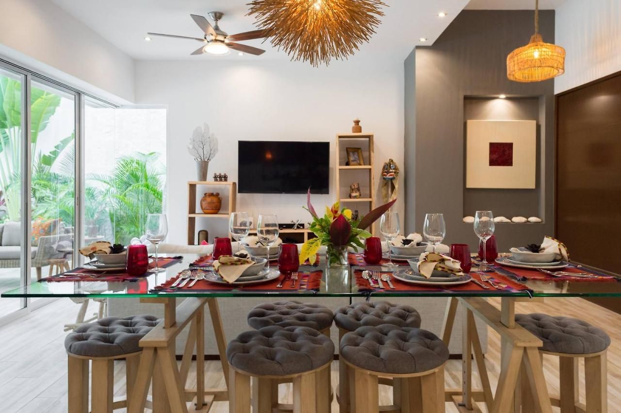 Calma, Chic & Mexican Villa, A True Oasis Pool, Security Holiday home