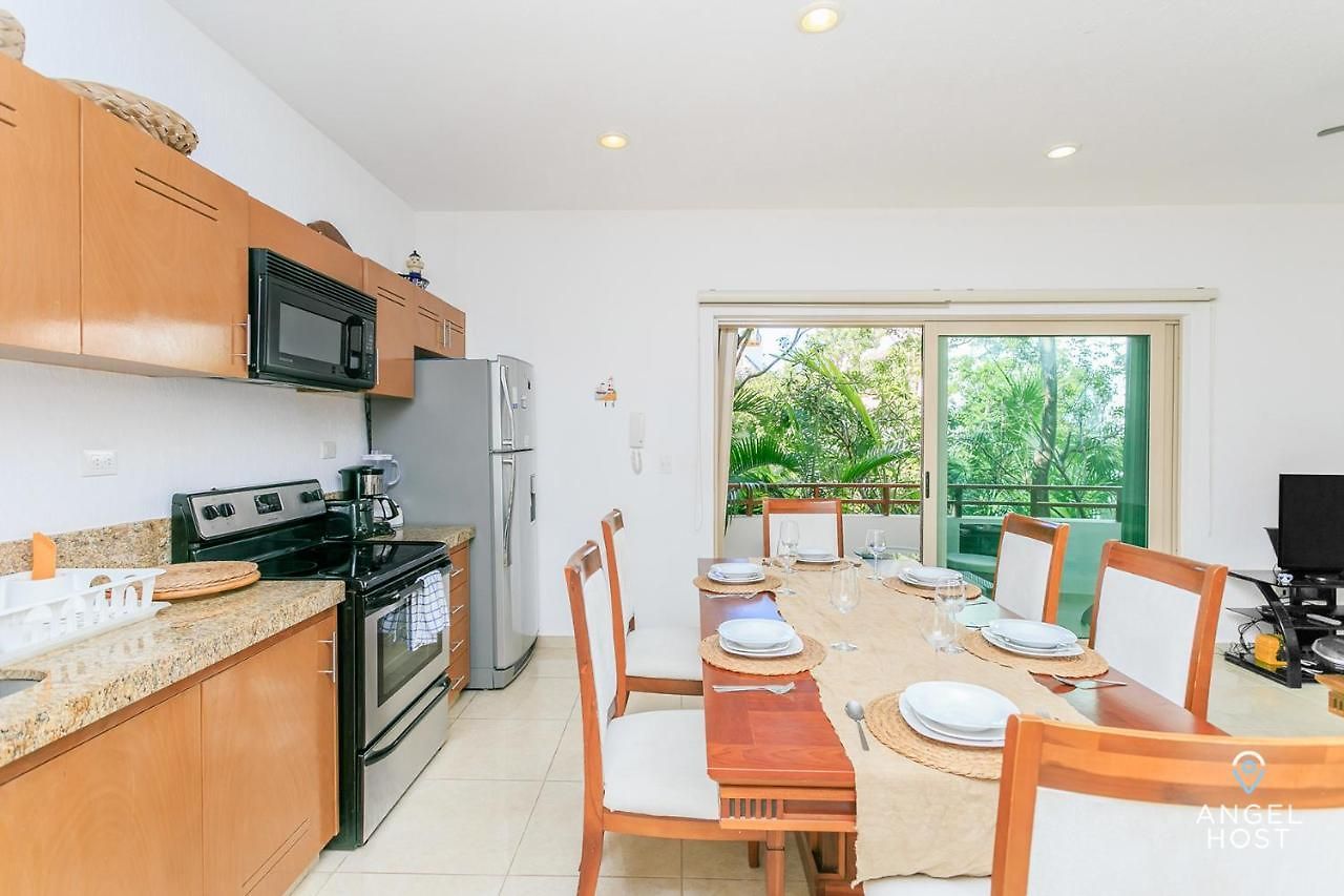 Perfectly Situated Between The Beach & Town By Stella Apartment *