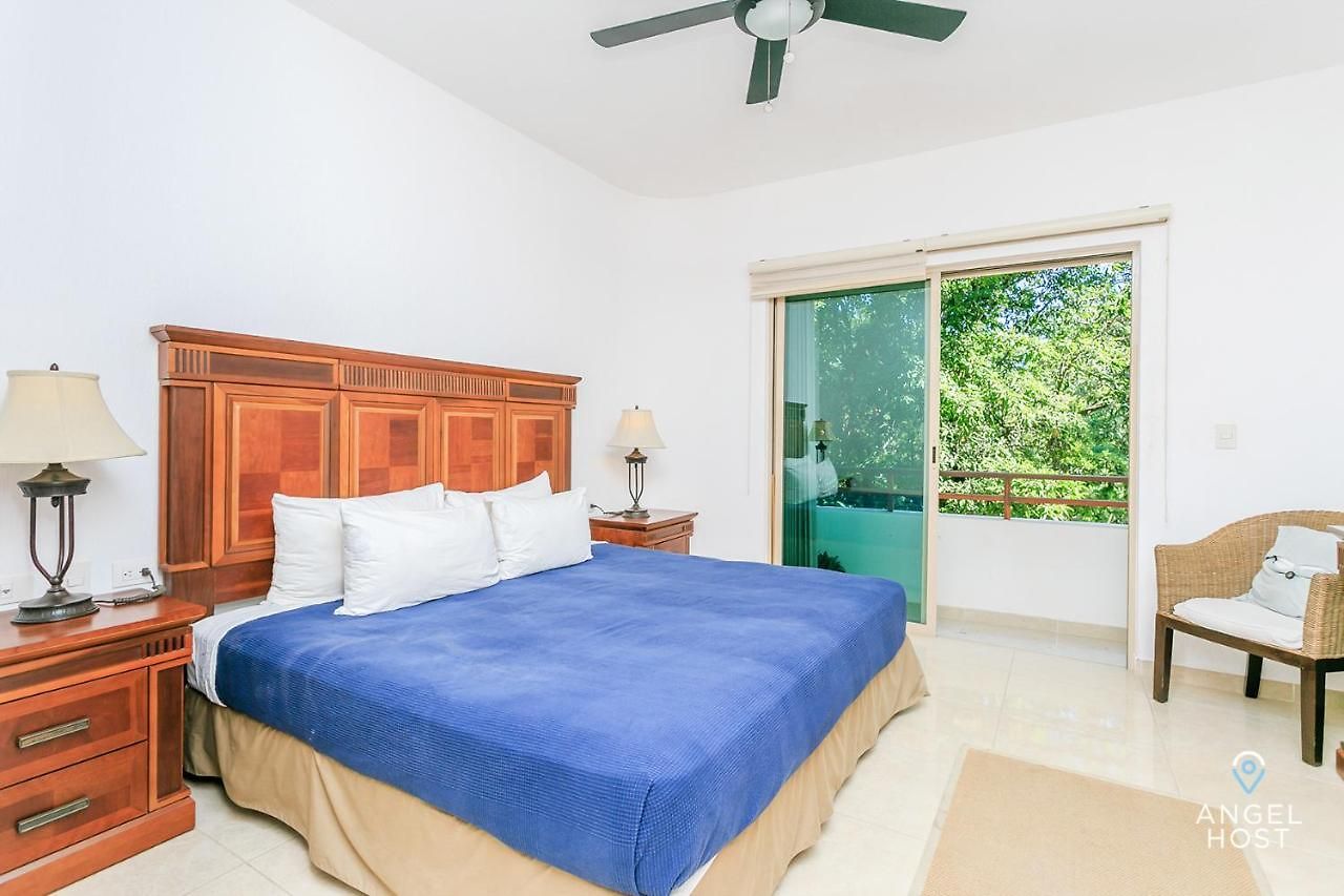Perfectly Situated Between The Beach & Town By Stella Apartment
