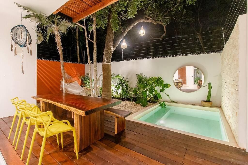 Ujo 100 Mb Wifi 2 Private Pools