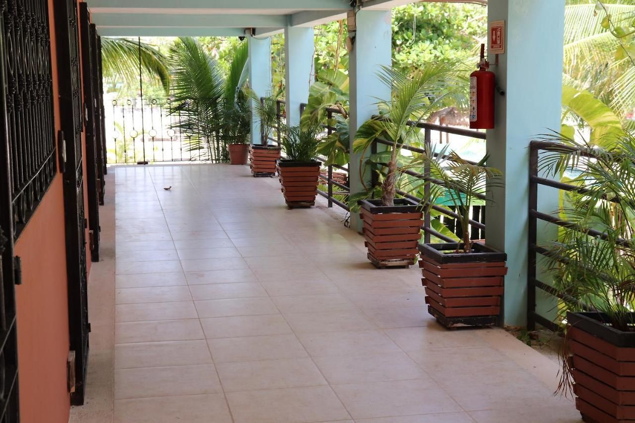 Andrea's Hotel 3*