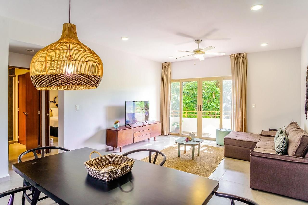 Complex With An Alluring Pool & Tropical Vibes By Stella Rentals! Apartment
