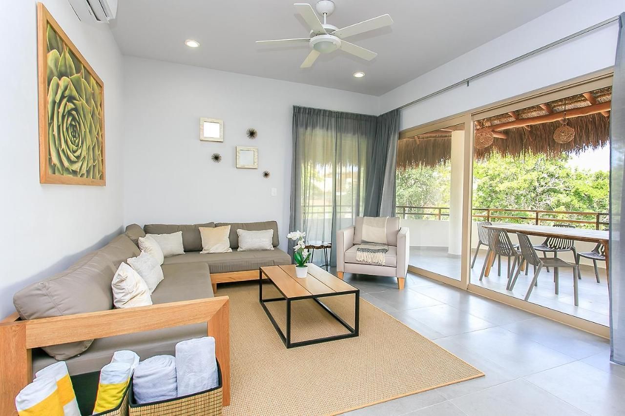 Complex With An Alluring Pool & Tropical Vibes By Stella Rentals! Apartment *