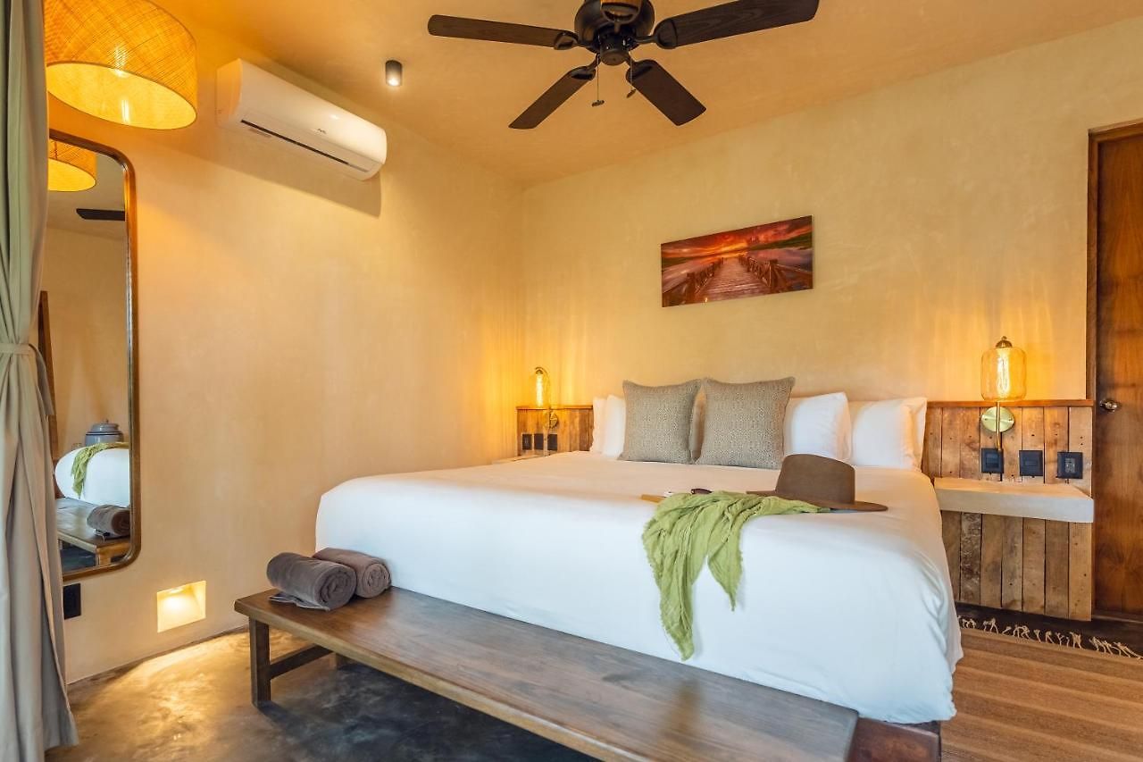 Casa Ganesh Beachfront Hotel
