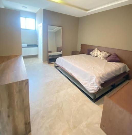 Private Bedroom With Pool And Close To Downtown And Beach Guest house