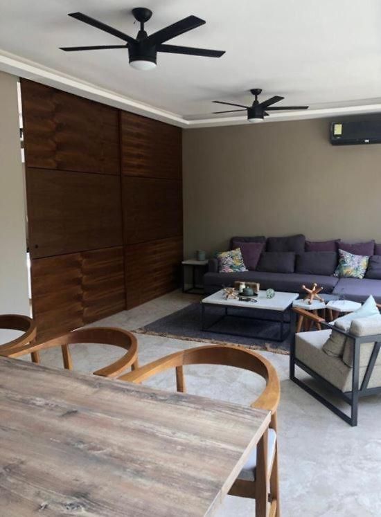 Guest house Private Bedroom With Pool And Close To Downtown And Beach