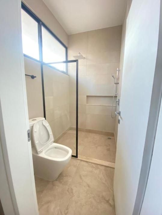 Private Bedroom With Pool And Close To Downtown And Beach Guest house