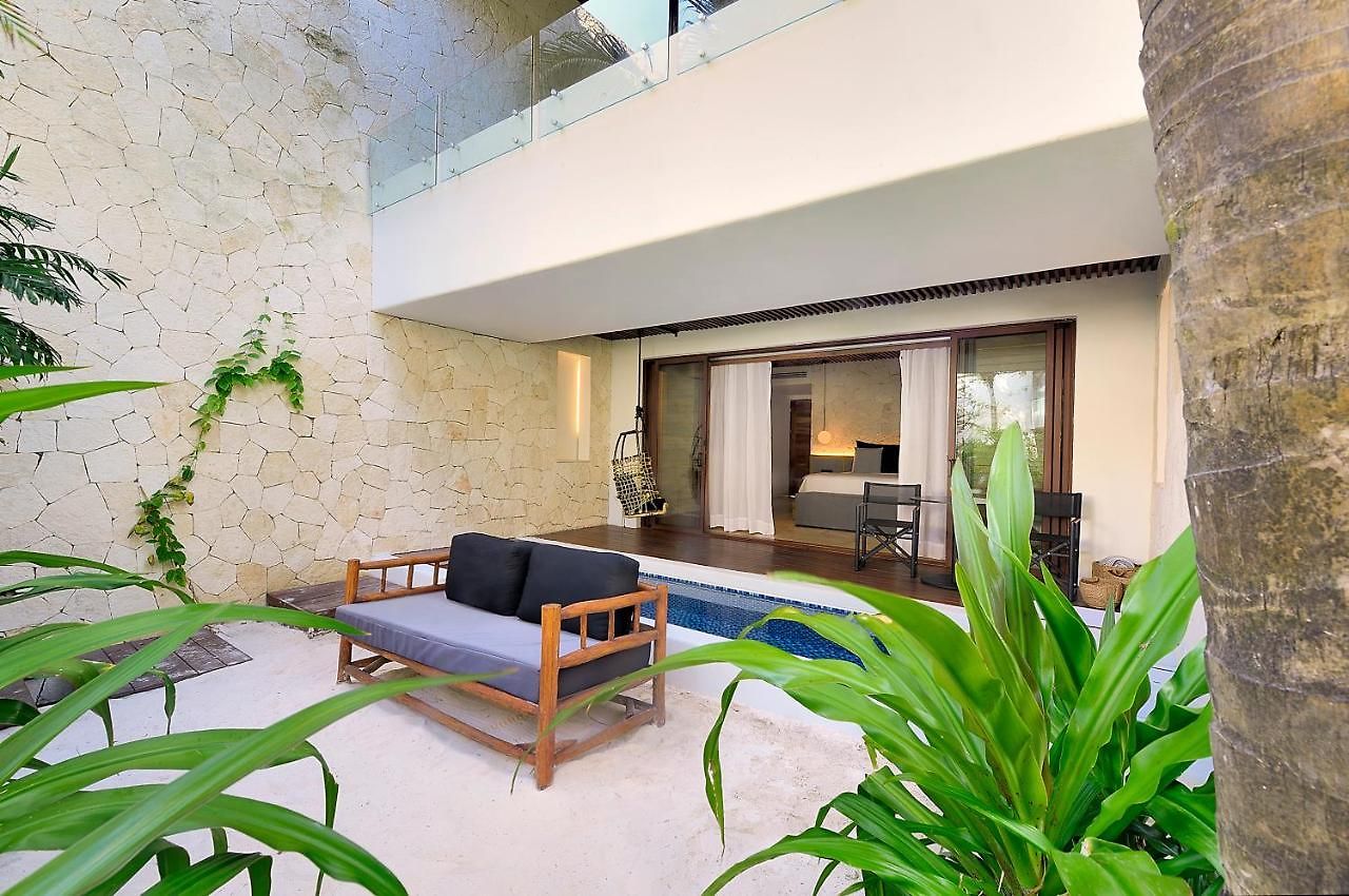 Tago By G Hotel