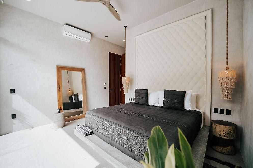 Kings Mansion For 26 Guests! *
