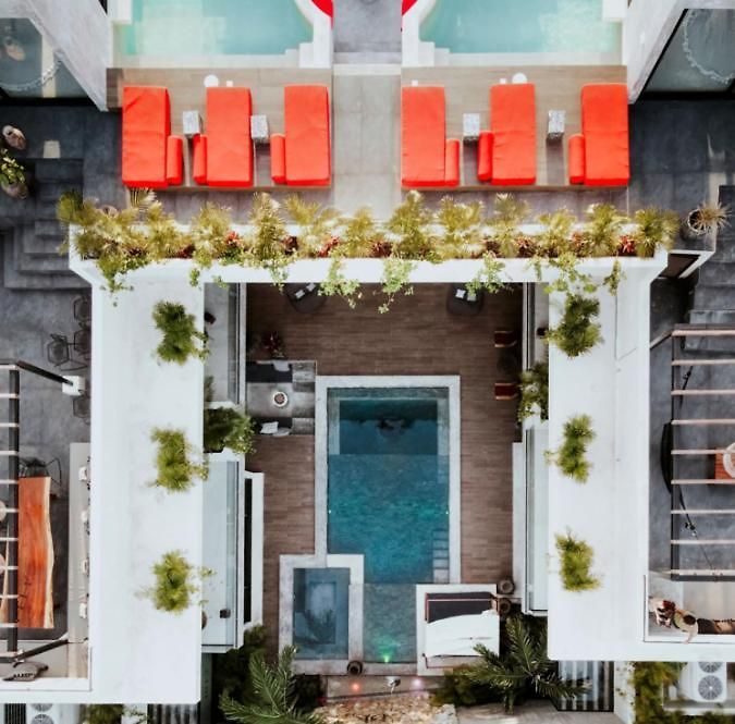 Kings Mansion For 26 Guests! *