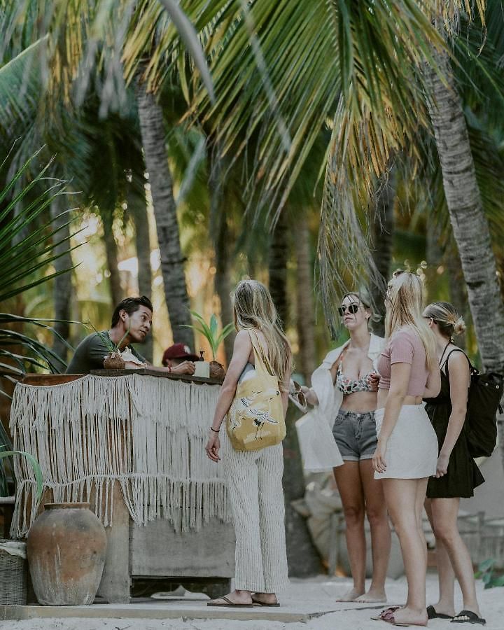 Cinco Hotel *
