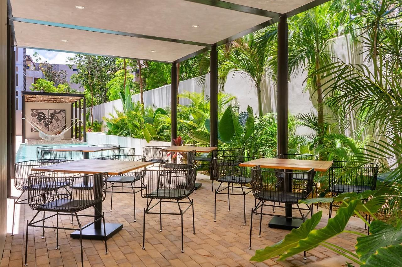 New Spacious 1br With Private Pool Near Cafes & Dining