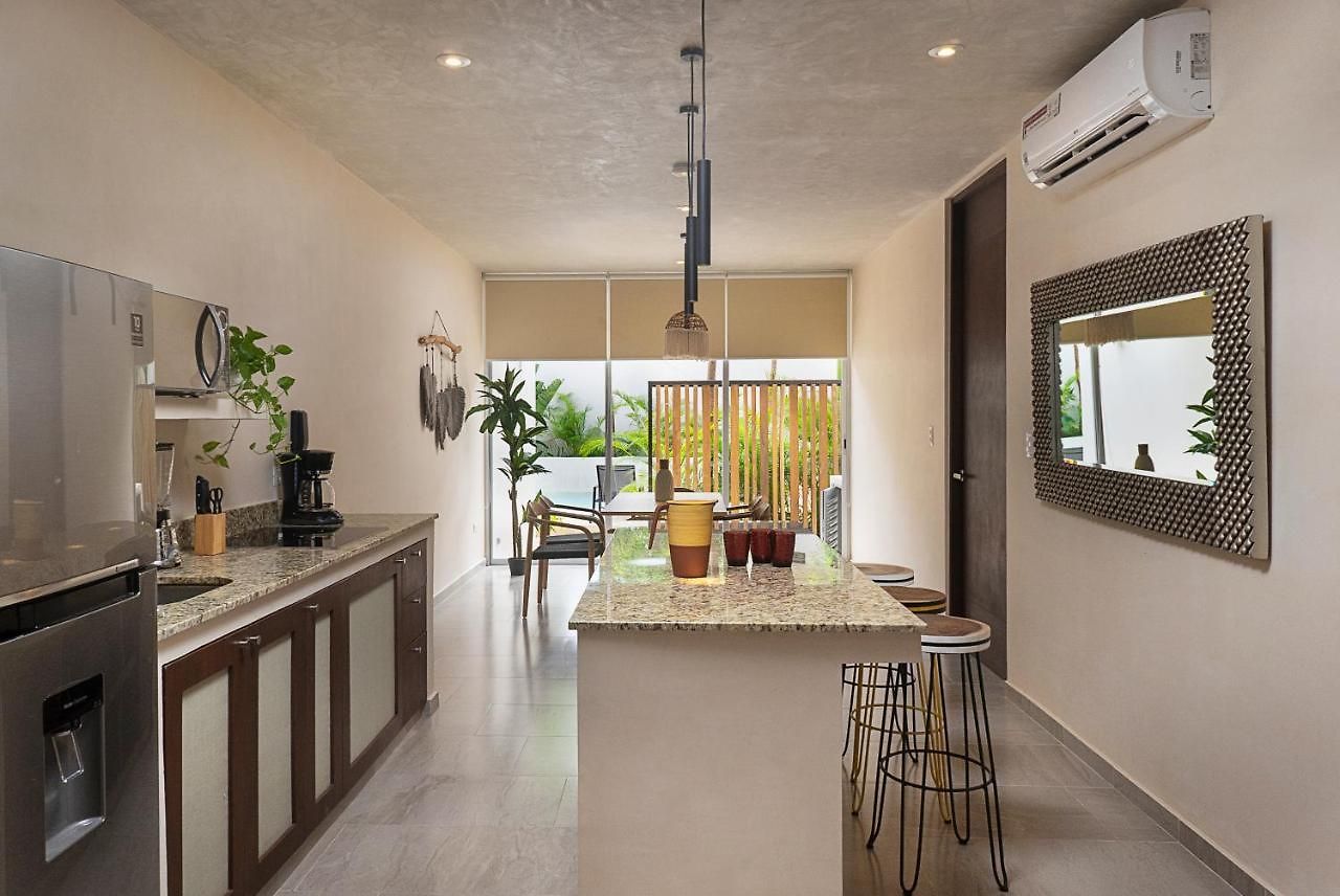 New Spacious 1br With Private Pool Near Cafes & Dining *