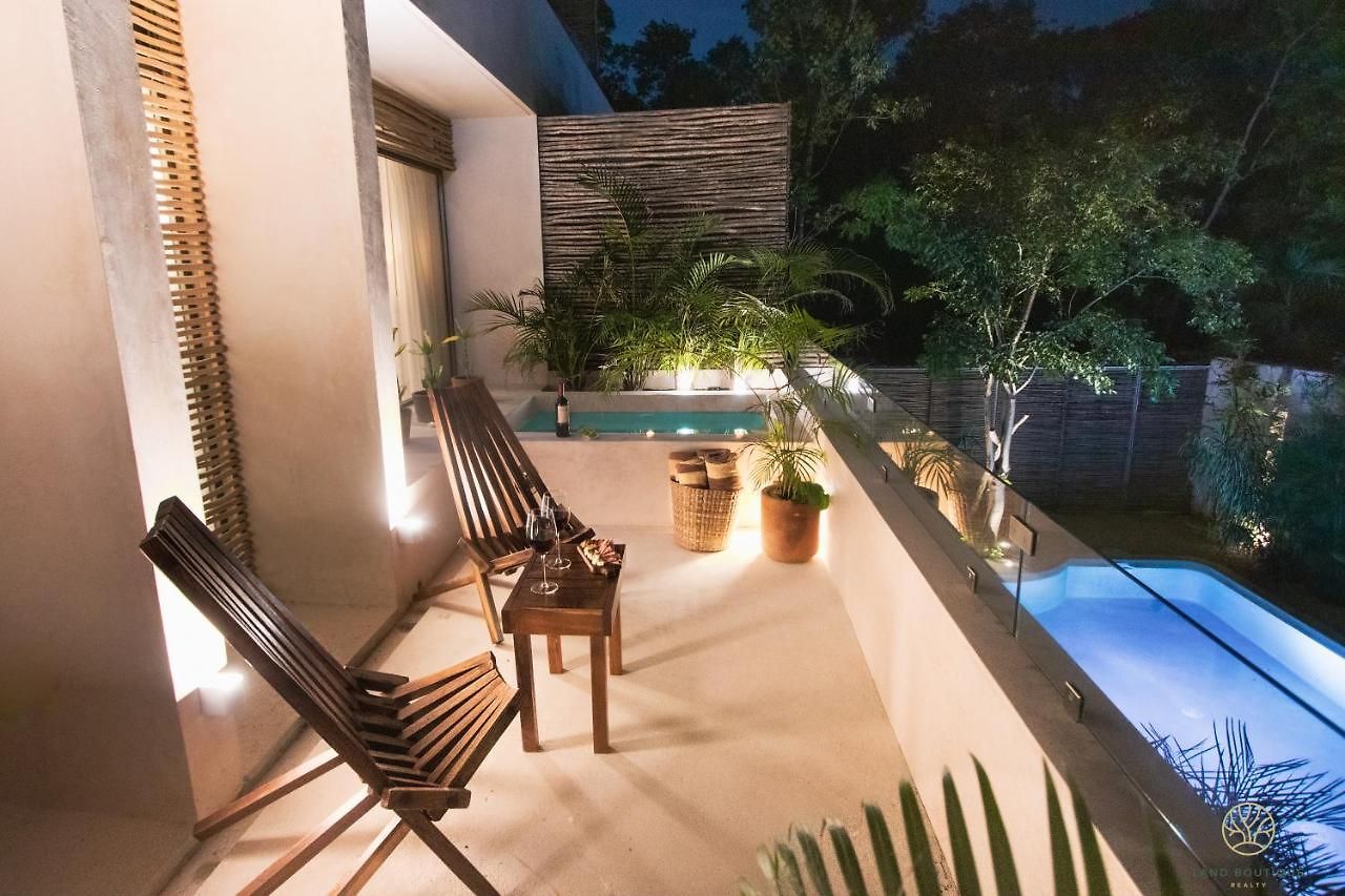 Spacious 2br - Wide Balcony W/tub & Yoga Deck Apartment