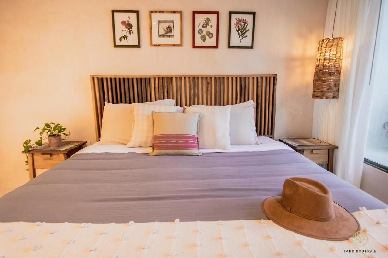 Spacious 2br - Wide Balcony W/tub & Yoga Deck Apartment *