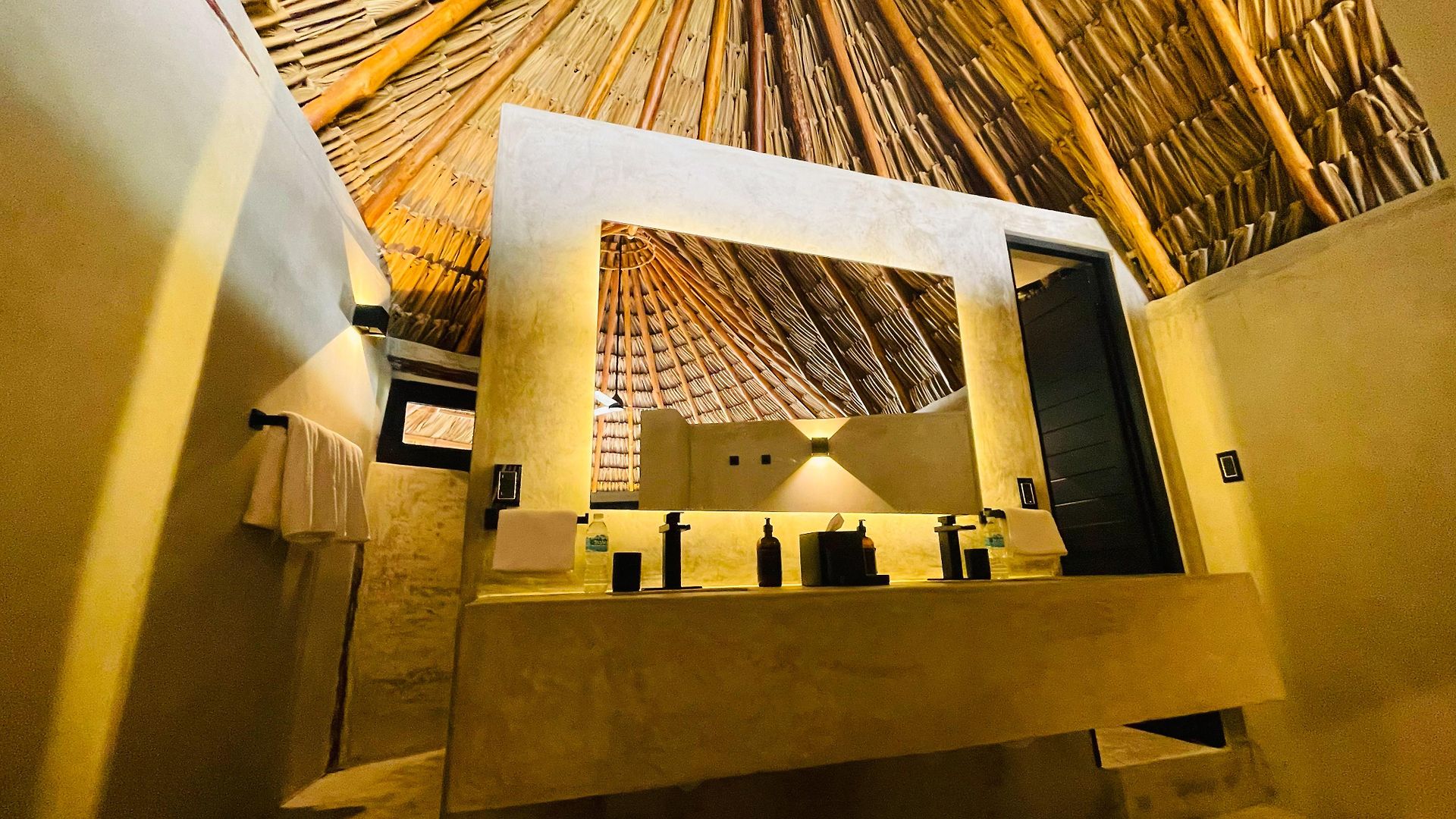 Hotel Maya By G