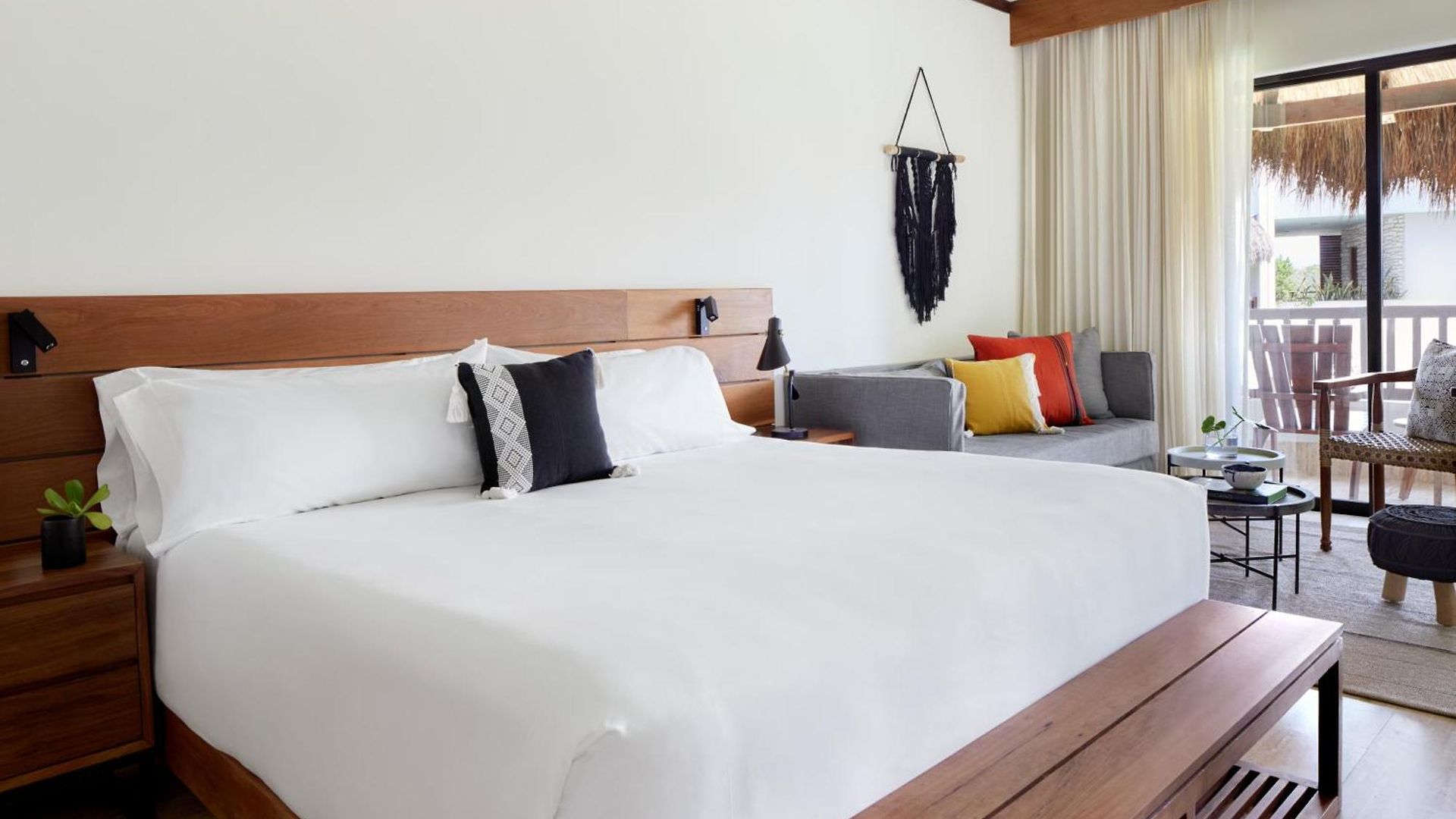 Aluna Hotel