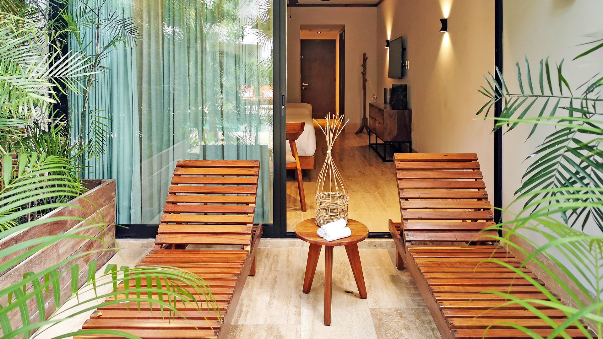 Aluna Hotel