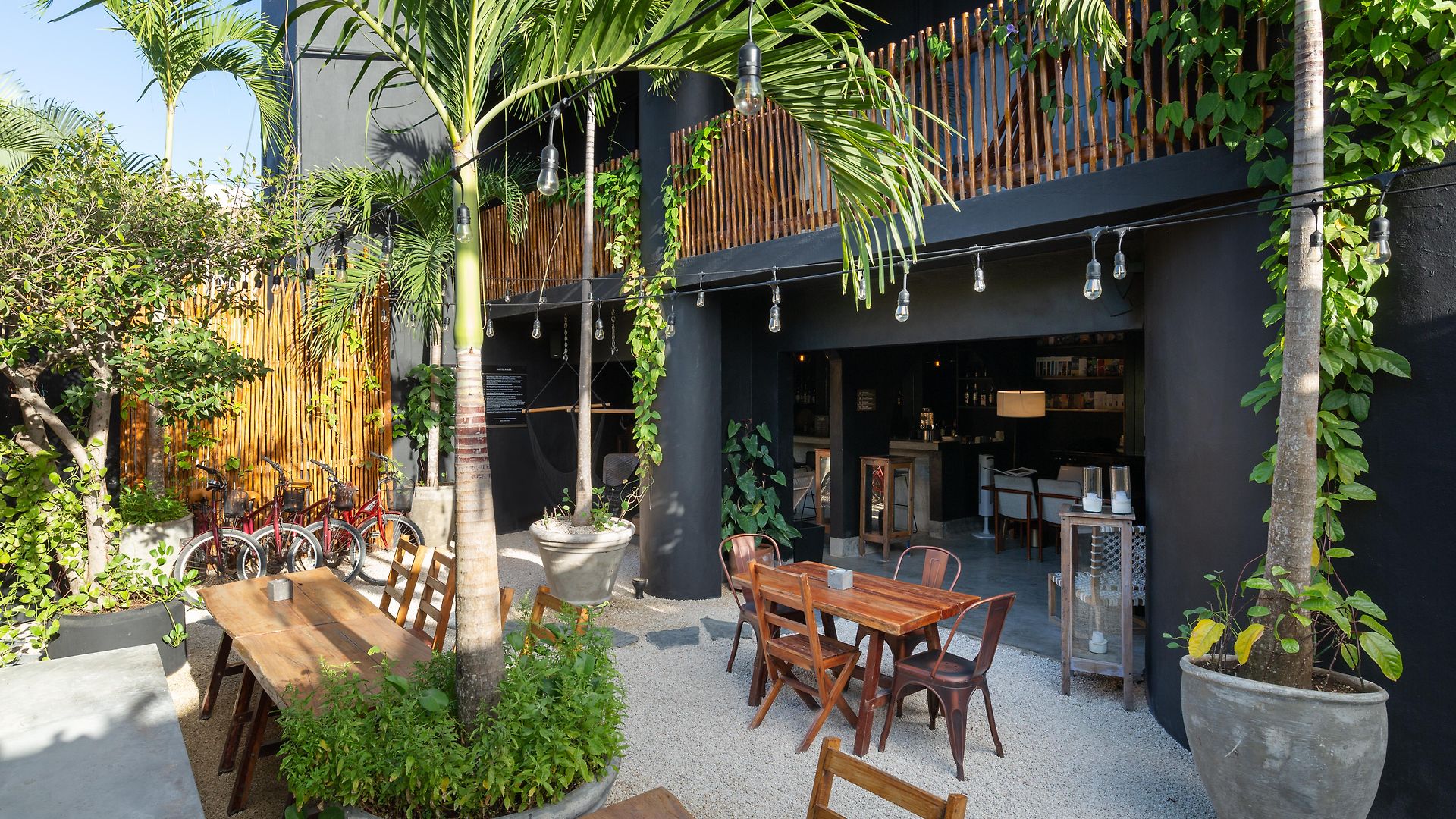 Aroma & Club Hotel