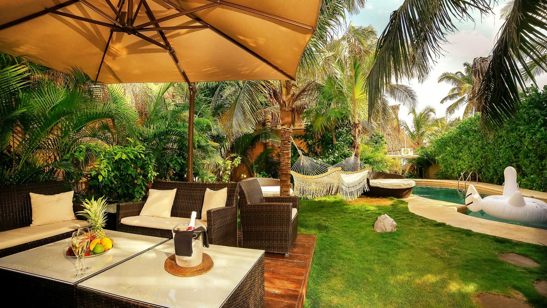 Estrellas - Located At The Party Zone Hotel
