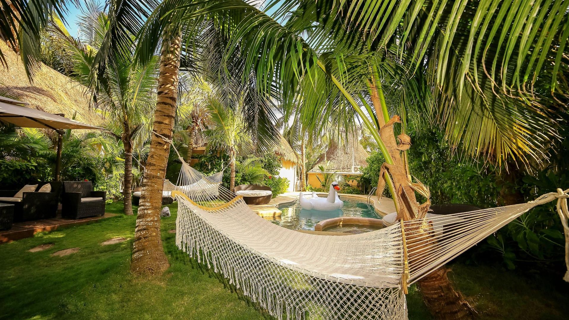 Estrellas - Located At The Party Zone Hotel