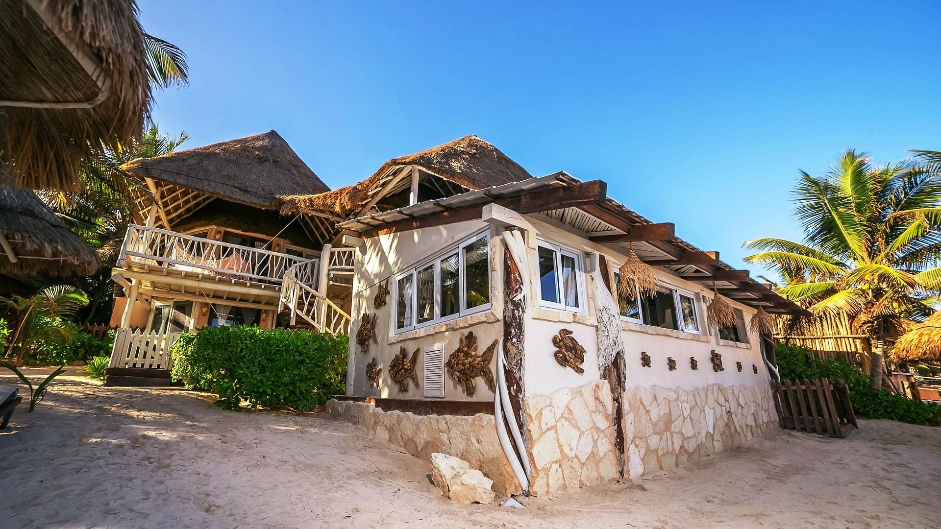 Hotel Estrellas - Located At The Party Zone