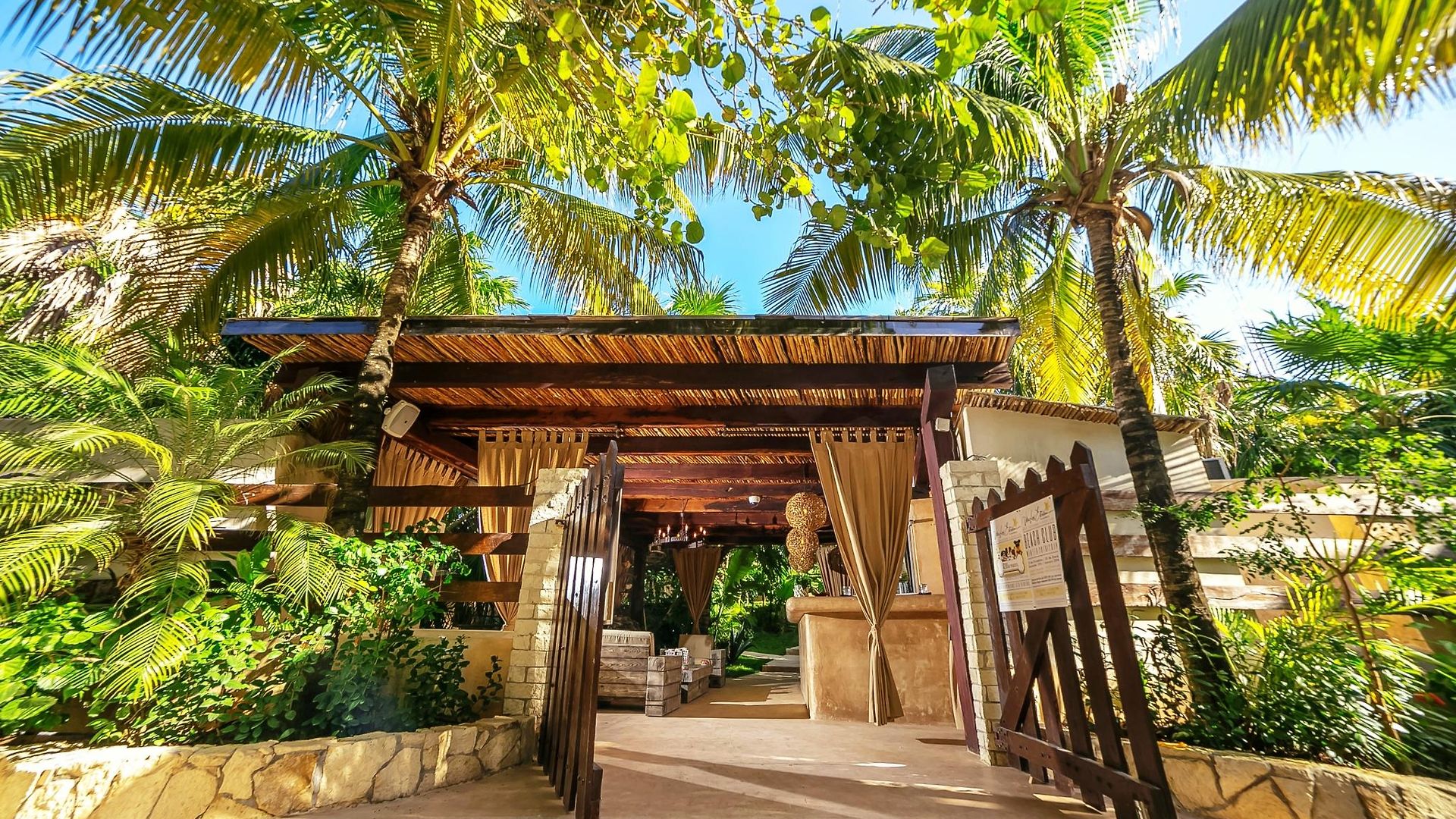 Hotel Estrellas - Located At The Party Zone