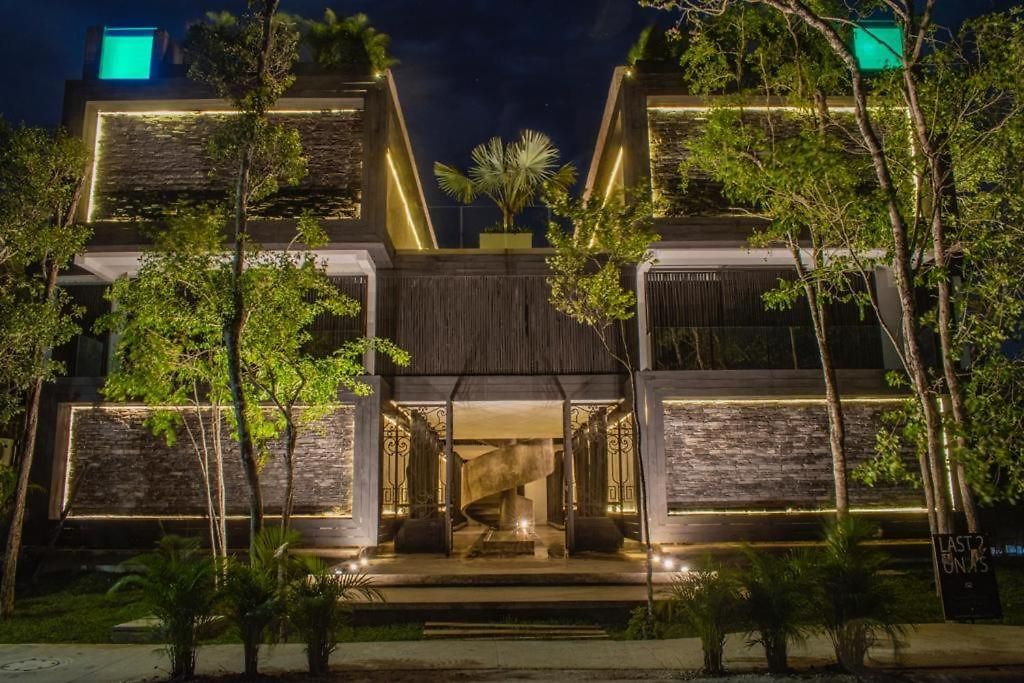 Black House Apartahotel