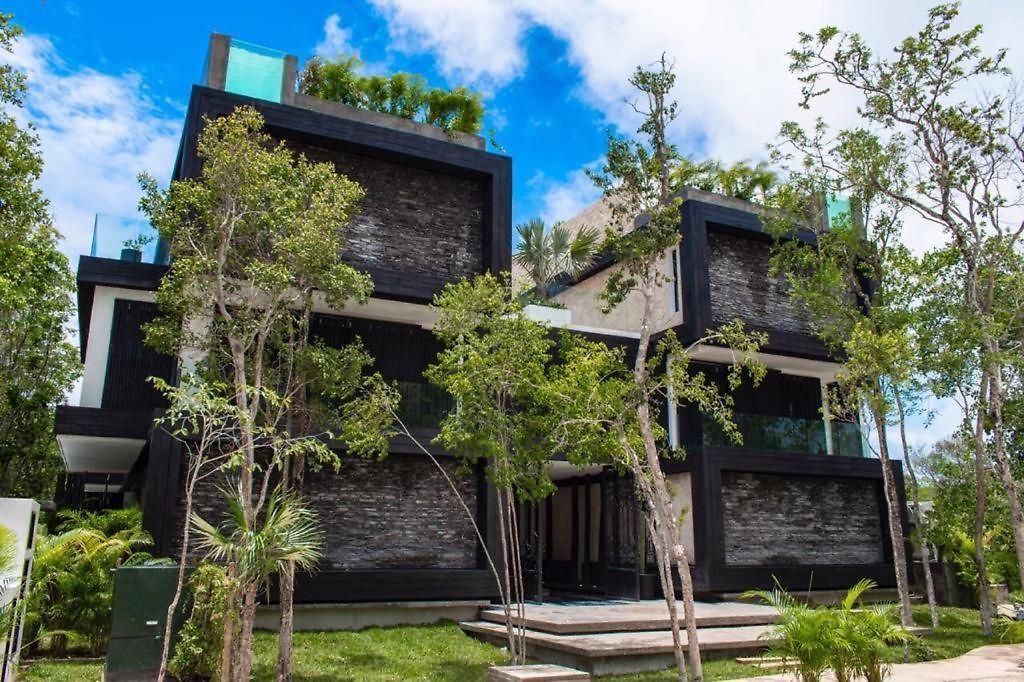 Black House Apartahotel