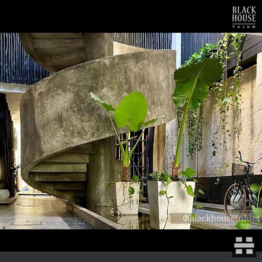 Apartahotel Black House