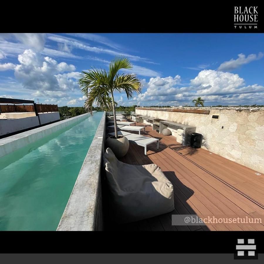 Apartahotel Black House *